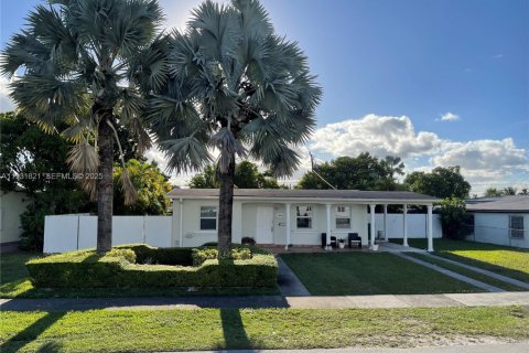 House in Miami, Florida 3 bedrooms, 124.77 sq.m. № 1990212