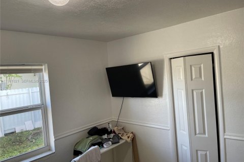 House in Miami, Florida 3 bedrooms, 124.77 sq.m. № 1990212 - photo 13