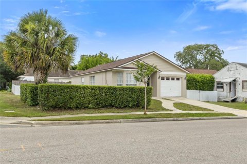 Villa ou maison à louer à Winter Park, Floride: 3 chambres, 107.58 m2 № 2095801 - photo 2