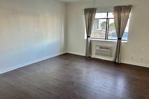 Condo in Tampa, Florida, 3 rooms  № 1534034 - photo 2