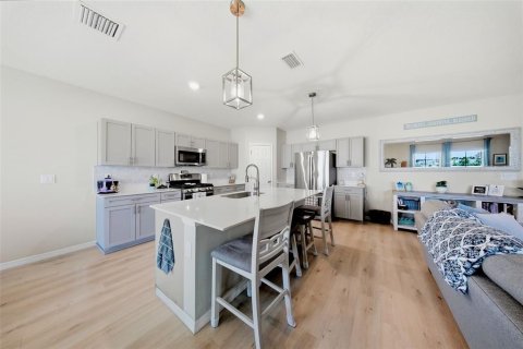 House in Fish Hawk, Florida 5 bedrooms, 283.17 sq.m. № 2236336 - photo 10