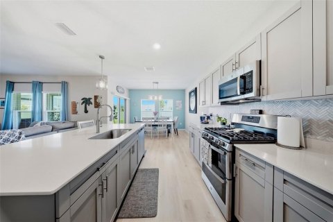 House in Fish Hawk, Florida 5 bedrooms, 283.17 sq.m. № 2236336 - photo 12