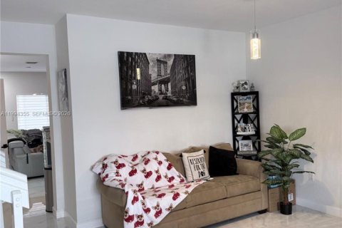 Touwnhouse à louer à Miami, Floride: 3 chambres, 145.95 m2 № 2055923 - photo 2