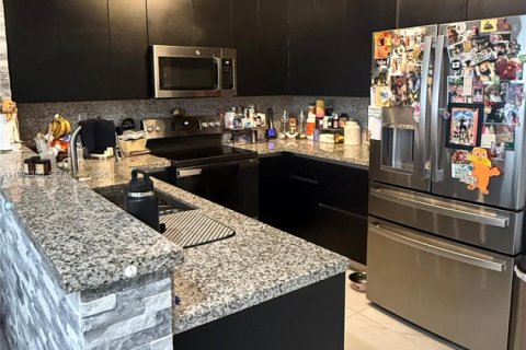 Touwnhouse à louer à Miami, Floride: 3 chambres, 145.95 m2 № 2055923 - photo 3