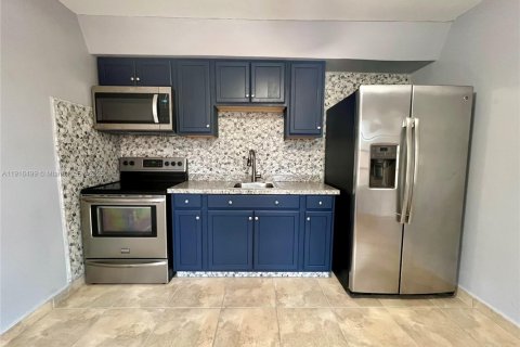 Casa en alquiler en Fort Lauderdale, Florida, 1 dormitorio № 2016581 - foto 6