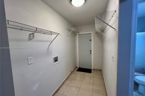 Casa en alquiler en Fort Lauderdale, Florida, 1 dormitorio № 2016581 - foto 10