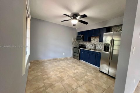 Casa en alquiler en Fort Lauderdale, Florida, 1 dormitorio № 2016581 - foto 5