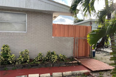 Casa en alquiler en Fort Lauderdale, Florida, 1 dormitorio № 2016581 - foto 11