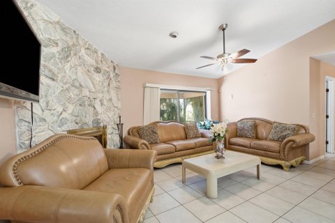 Villa ou maison à vendre à Port St. Lucie, Floride: 4 chambres, 183.95 m2 № 2439198 - photo 14