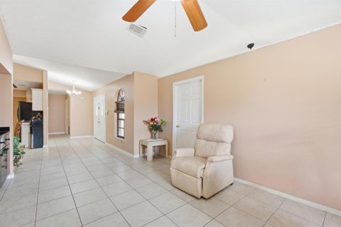 Villa ou maison à vendre à Port St. Lucie, Floride: 4 chambres, 183.95 m2 № 2439198 - photo 13