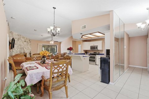 Villa ou maison à vendre à Port St. Lucie, Floride: 4 chambres, 183.95 m2 № 2439198 - photo 11