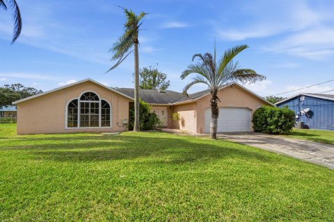 Villa ou maison à vendre à Port St. Lucie, Floride: 4 chambres, 183.95 m2 № 2439198 - photo 6