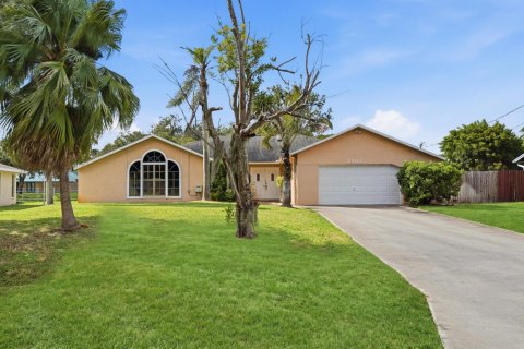 Villa ou maison à vendre à Port St. Lucie, Floride: 4 chambres, 183.95 m2 № 2439198 - photo 4