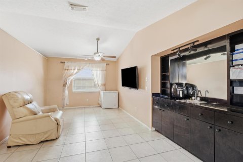 Villa ou maison à vendre à Port St. Lucie, Floride: 4 chambres, 183.95 m2 № 2439198 - photo 12