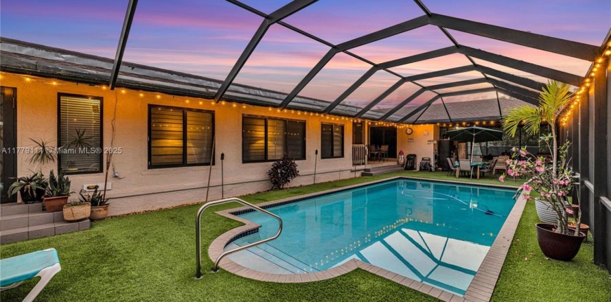 Casa en Palmetto Bay, Florida 5 dormitorios, 348.94 m2 № 1705258