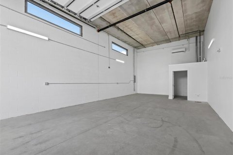 Immobilier commercial à vendre à Bradenton, Floride: 68.84 m2 № 2418755 - photo 8