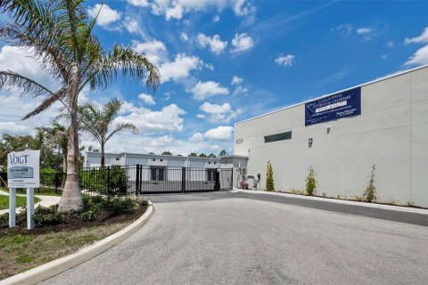 Immobilier commercial à vendre à Bradenton, Floride: 68.84 m2 № 2418755 - photo 2