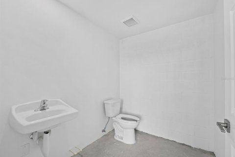 Immobilier commercial à vendre à Bradenton, Floride: 68.84 m2 № 2418755 - photo 15
