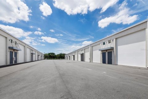 Immobilier commercial à vendre à Bradenton, Floride: 68.84 m2 № 2418755 - photo 4