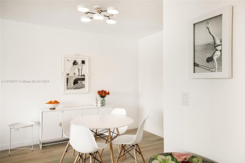 Condo in Bay Harbor Islands, Florida, 2 bedrooms  № 1862741 - photo 13