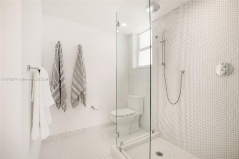 Condo in Bay Harbor Islands, Florida, 2 bedrooms  № 1862741 - photo 12