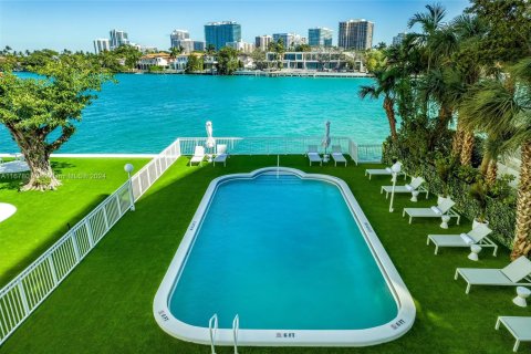 Condo in Bay Harbor Islands, Florida, 2 bedrooms  № 1862741 - photo 19