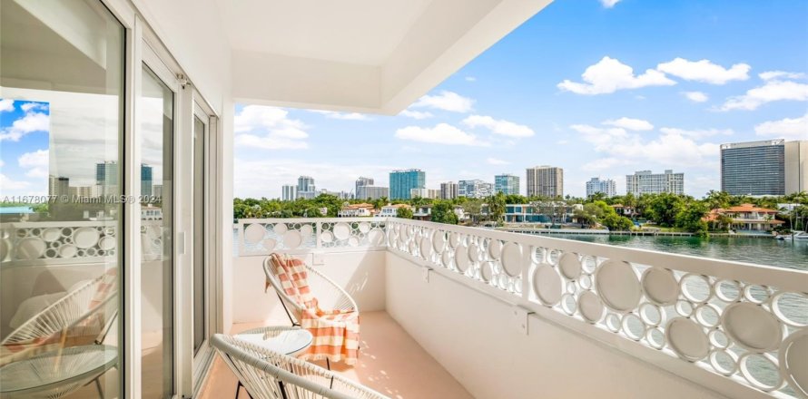 Condo in Bay Harbor Islands, Florida, 2 bedrooms  № 1862741