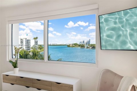 Condo in Bay Harbor Islands, Florida, 2 bedrooms  № 1862741 - photo 7