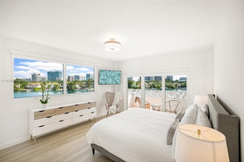 Condo in Bay Harbor Islands, Florida, 2 bedrooms  № 1862741 - photo 6