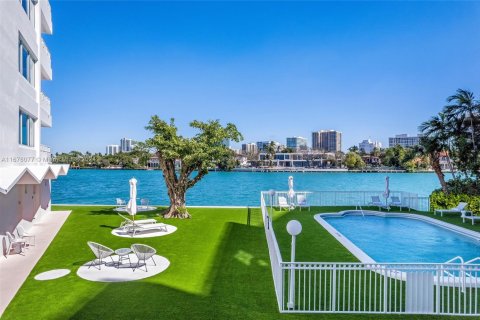 Condo in Bay Harbor Islands, Florida, 2 bedrooms  № 1862741 - photo 20