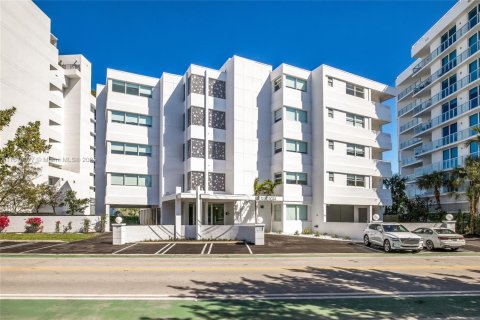 Condo in Bay Harbor Islands, Florida, 2 bedrooms  № 1862741 - photo 24