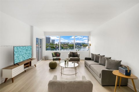 Condo in Bay Harbor Islands, Florida, 2 bedrooms  № 1862741 - photo 4