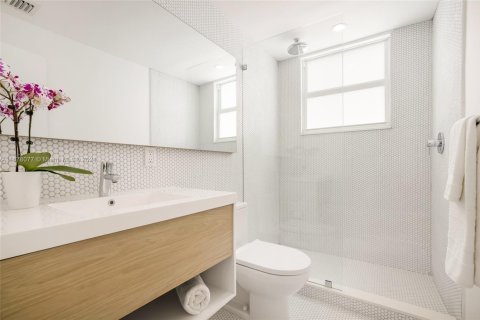 Condo in Bay Harbor Islands, Florida, 2 bedrooms  № 1862741 - photo 9