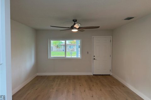 Villa ou maison à vendre à Pinellas Park, Floride: 3 chambres, 82.22 m2 № 2416926 - photo 4