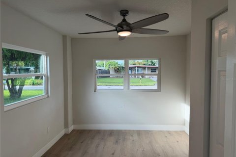 Villa ou maison à vendre à Pinellas Park, Floride: 3 chambres, 82.22 m2 № 2416926 - photo 5
