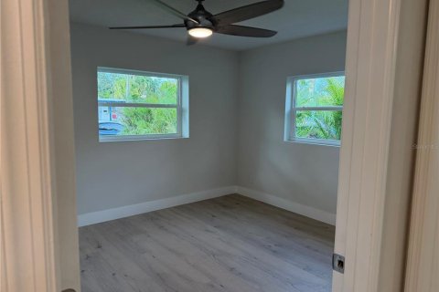 Villa ou maison à vendre à Pinellas Park, Floride: 3 chambres, 82.22 m2 № 2416926 - photo 11