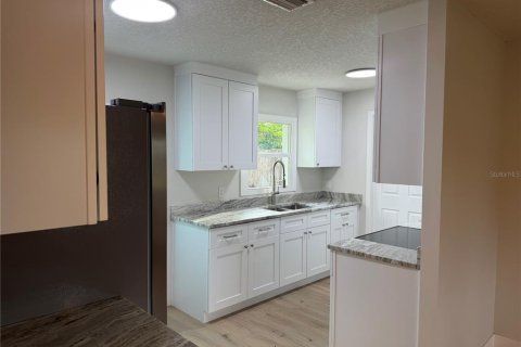 Villa ou maison à vendre à Pinellas Park, Floride: 3 chambres, 82.22 m2 № 2416926 - photo 8