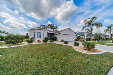 House in Sun City Center, Florida 2 bedrooms, 183.2 sq.m. № 1858197 - photo 1