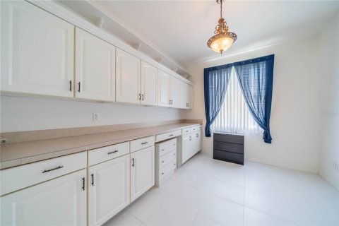 House in Sun City Center, Florida 2 bedrooms, 183.2 sq.m. № 1858197 - photo 10