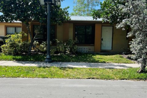 Apartment in Fort Lauderdale, Florida 3 bedrooms, 219.99 sq.m. № 2088279 - photo 2