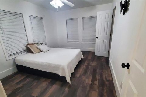 Casa en alquiler en Saint Petersburg, Florida, 3 dormitorios, 111.85 m2 № 2095808 - foto 4