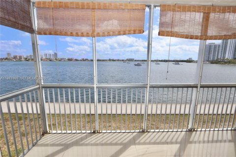 Condominio en alquiler en Aventura, Florida, 1 dormitorio, 71.35 m2 № 2033278 - foto 2