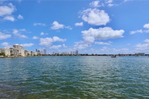 Condominio en alquiler en Aventura, Florida, 1 dormitorio, 71.35 m2 № 2033278 - foto 26