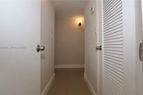 Condominio en alquiler en Aventura, Florida, 1 dormitorio, 71.35 m2 № 2033278 - foto 21