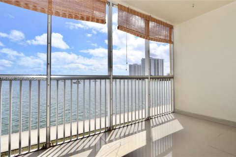 Condominio en alquiler en Aventura, Florida, 1 dormitorio, 71.35 m2 № 2033278 - foto 4