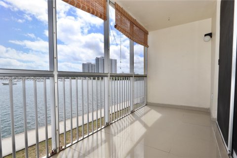 Condominio en alquiler en Aventura, Florida, 1 dormitorio, 71.35 m2 № 2033278 - foto 3