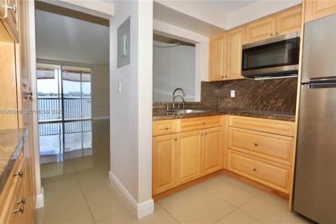 Condominio en alquiler en Aventura, Florida, 1 dormitorio, 71.35 m2 № 2033278 - foto 10