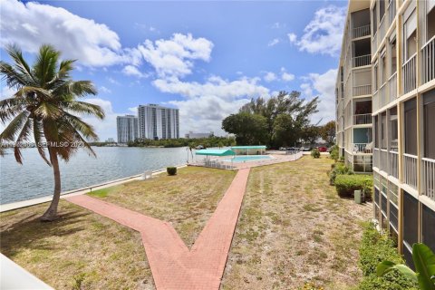 Condominio en alquiler en Aventura, Florida, 1 dormitorio, 71.35 m2 № 2033278 - foto 27