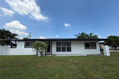 Купить виллу или дом в Мирамар, Флорида 3 спальни, 125.42м2, № 2087196 - фото 2