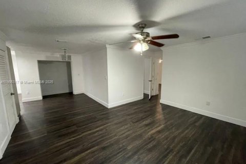 Villa ou maison à louer à Homestead, Floride: 3 chambres, 147.71 m2 № 1956624 - photo 13